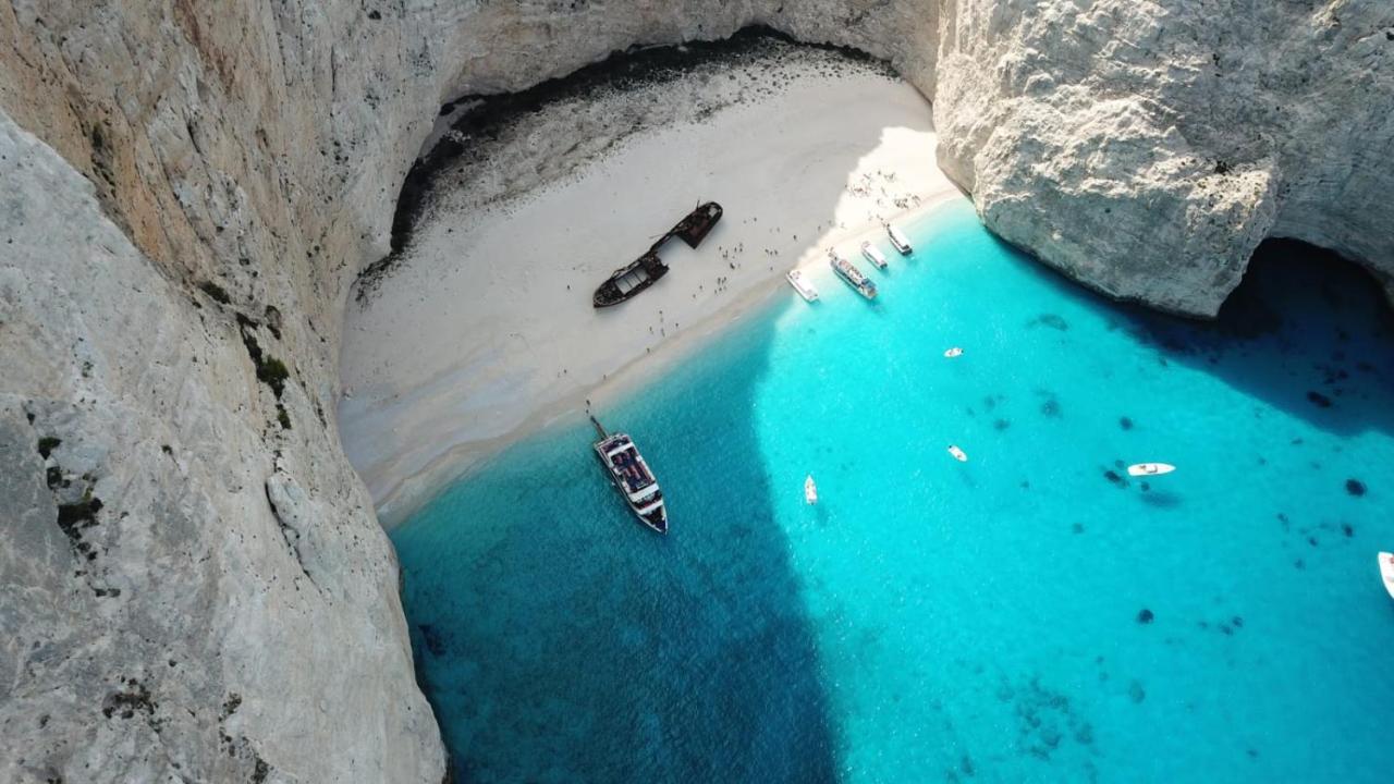 Villa Antonis Deluxe Apartments Amoudi Eksteriør bilde