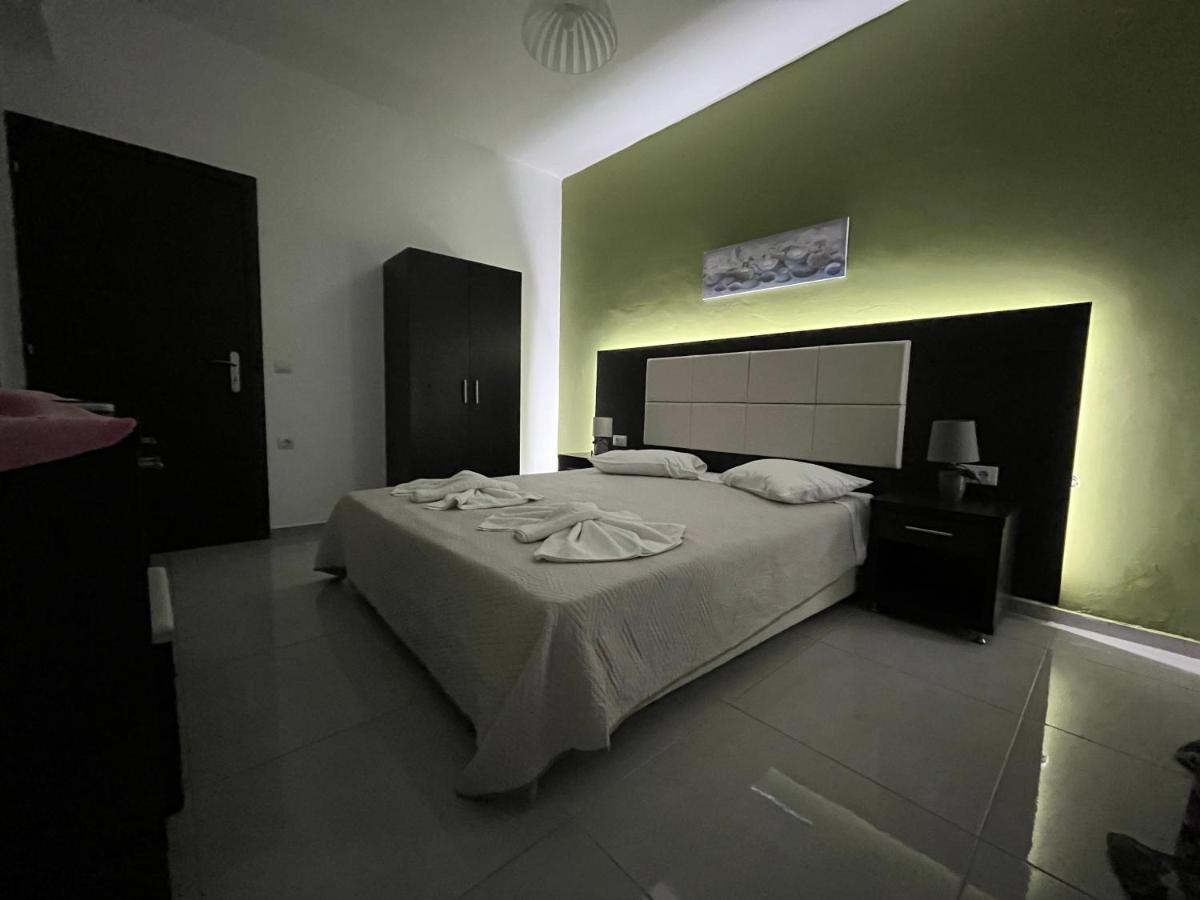 Villa Antonis Deluxe Apartments Amoudi Eksteriør bilde
