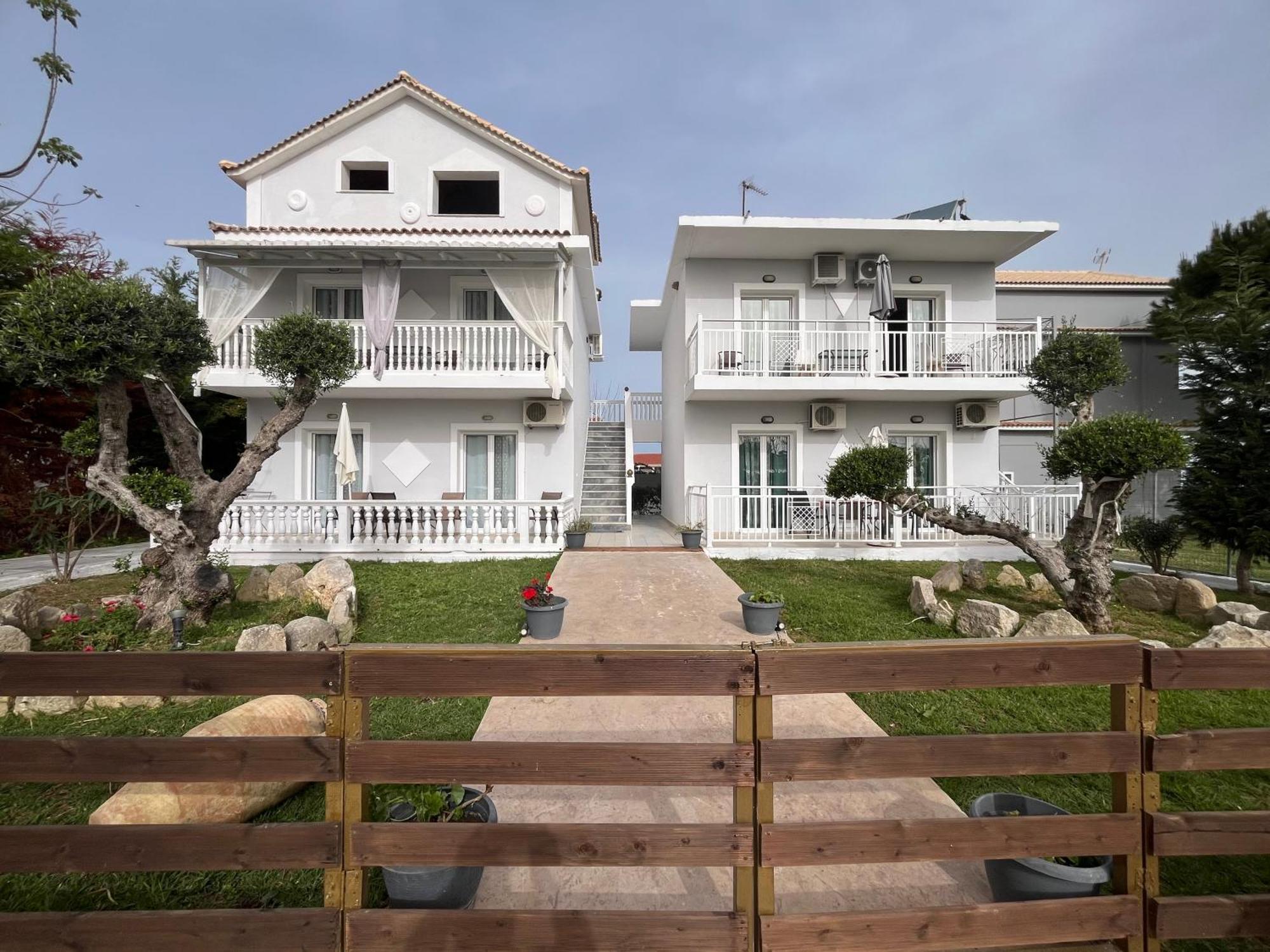 Villa Antonis Deluxe Apartments Amoudi Eksteriør bilde