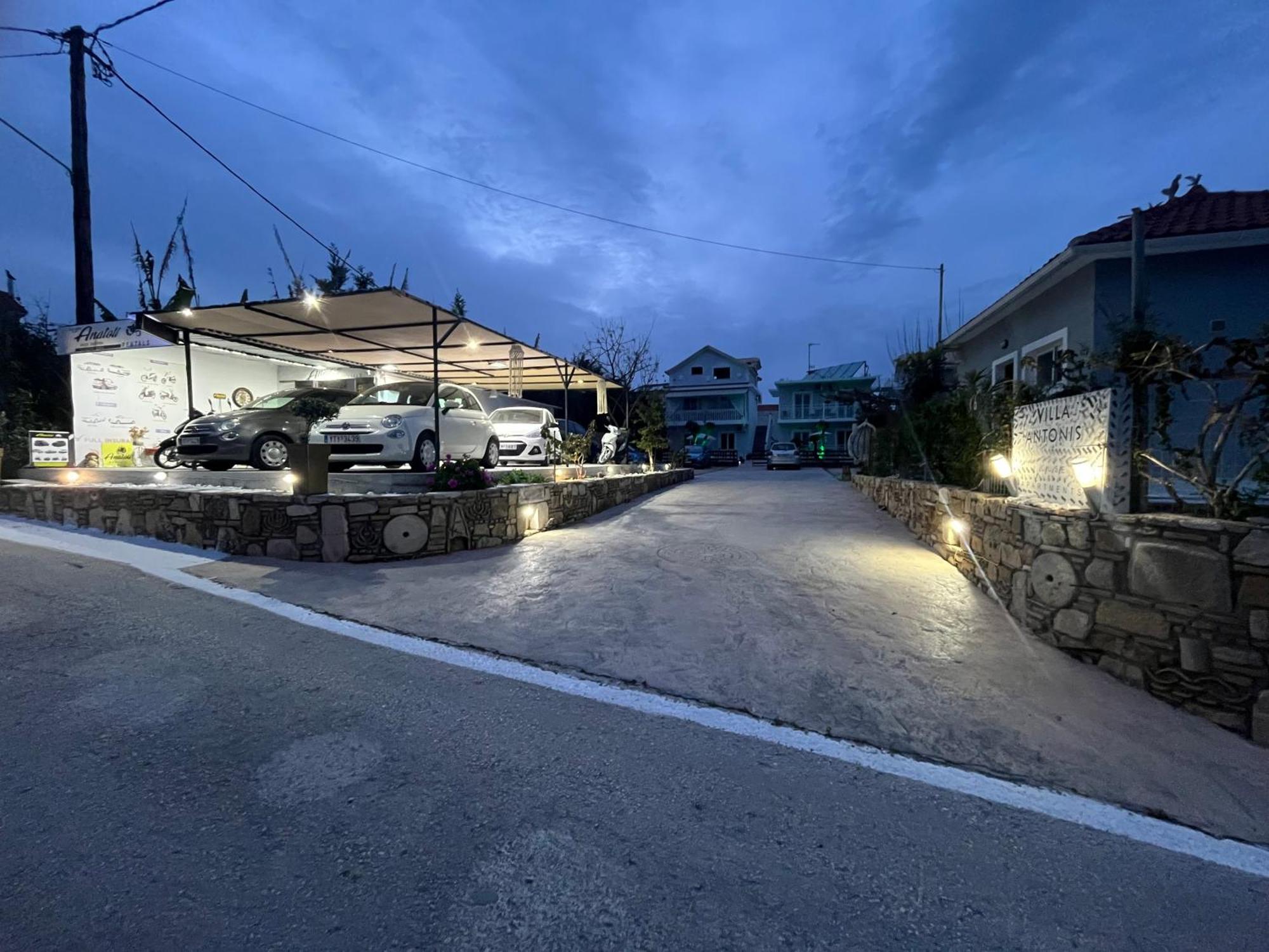 Villa Antonis Deluxe Apartments Amoudi Eksteriør bilde