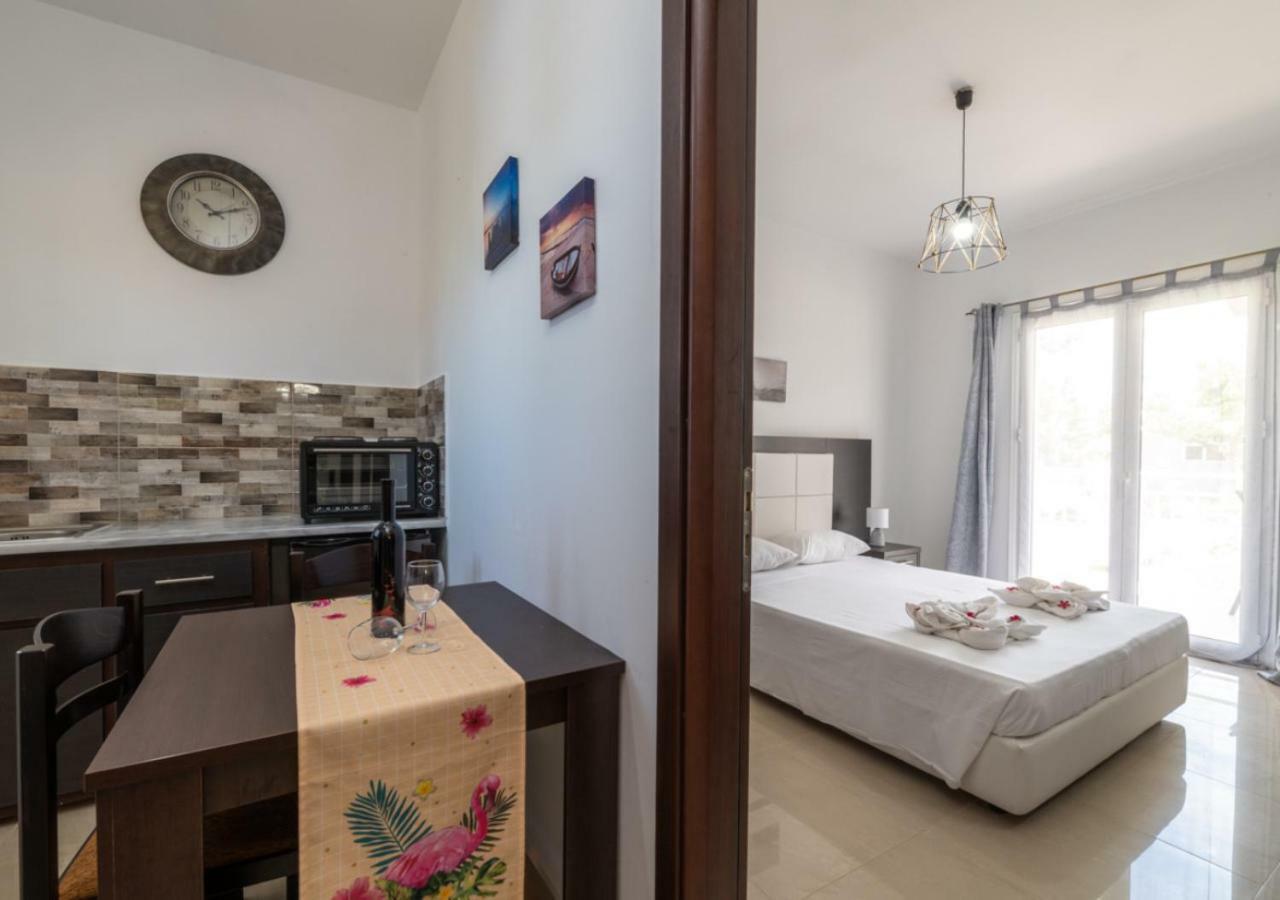 Villa Antonis Deluxe Apartments Amoudi Eksteriør bilde