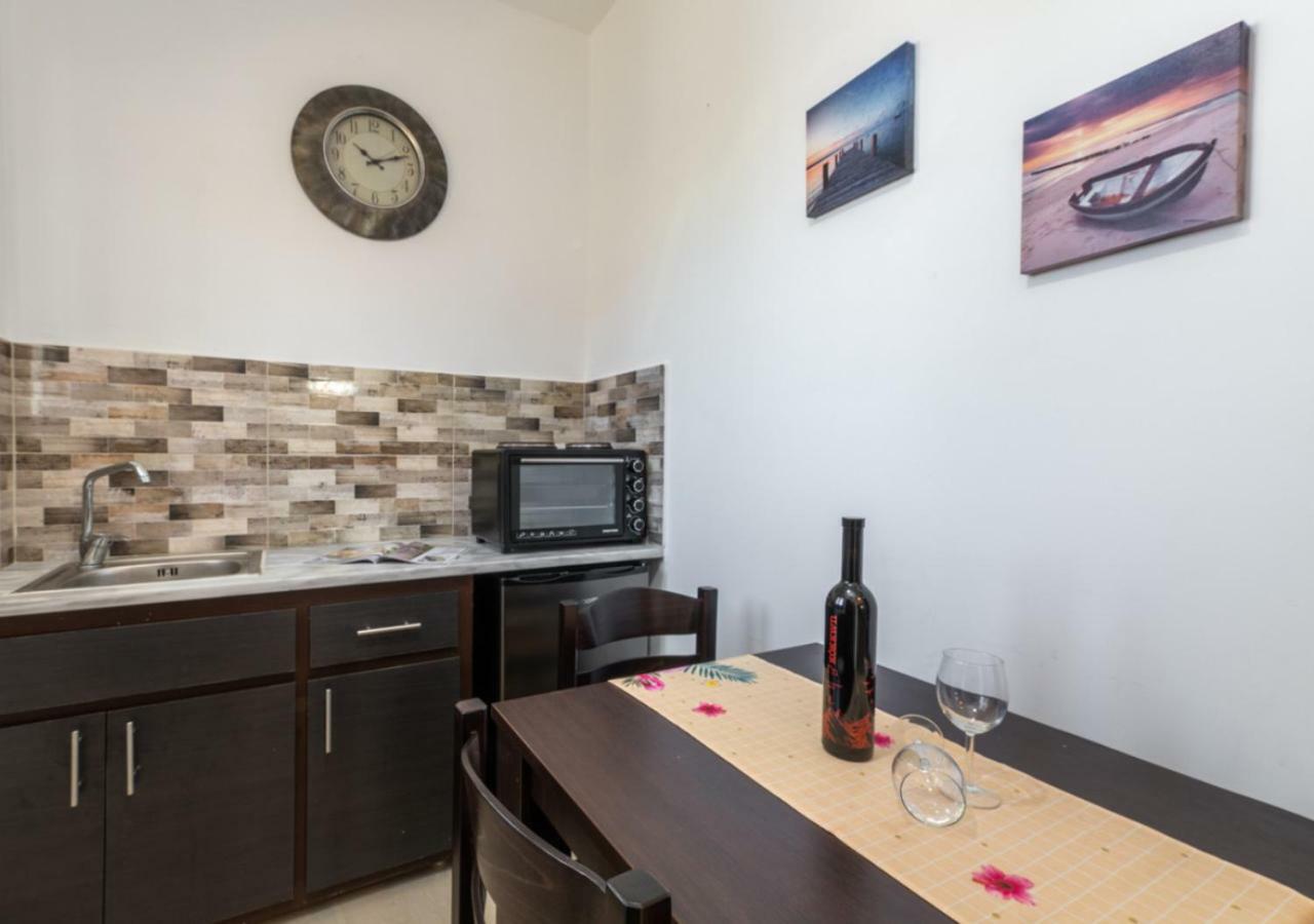Villa Antonis Deluxe Apartments Amoudi Eksteriør bilde