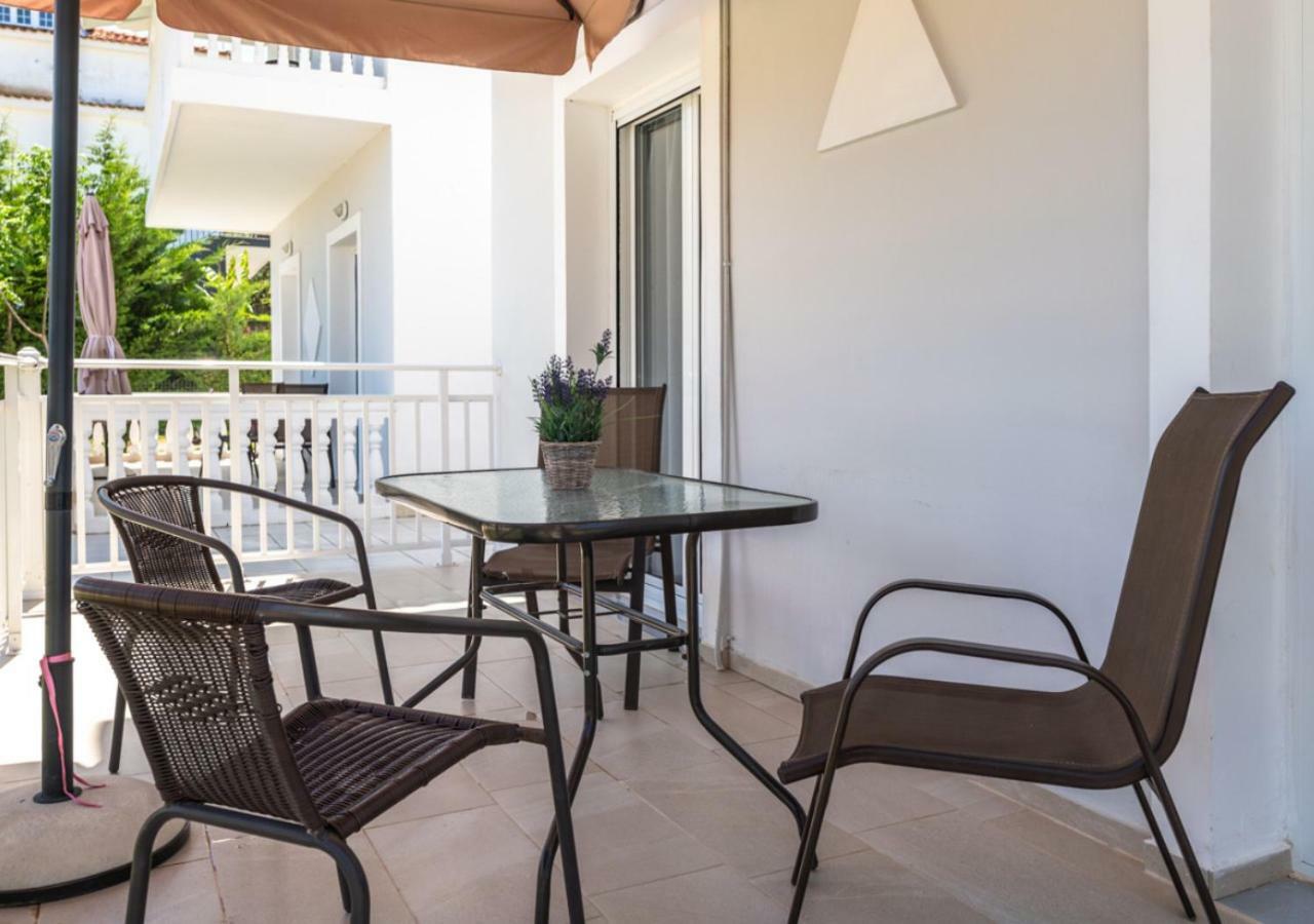 Villa Antonis Deluxe Apartments Amoudi Eksteriør bilde