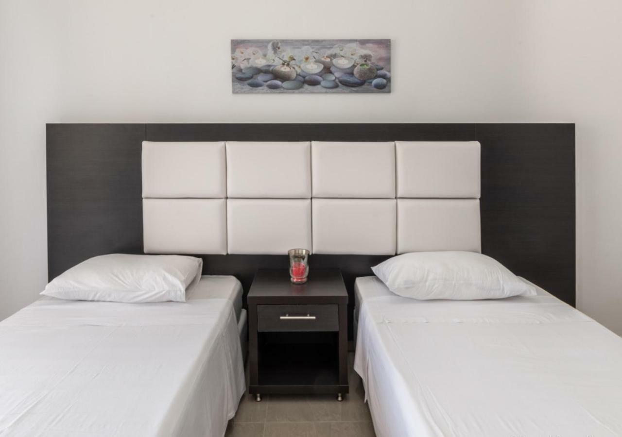Villa Antonis Deluxe Apartments Amoudi Eksteriør bilde