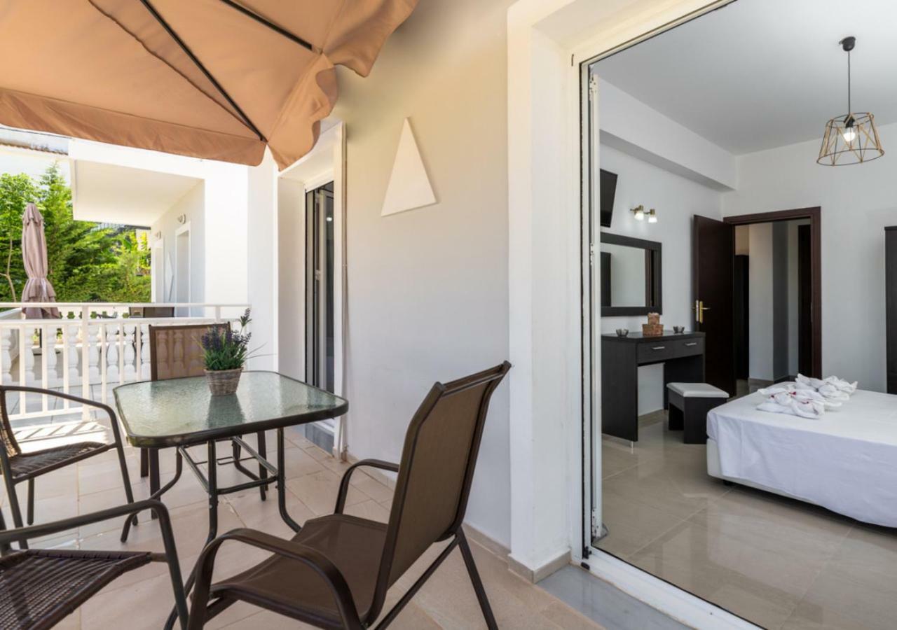 Villa Antonis Deluxe Apartments Amoudi Eksteriør bilde